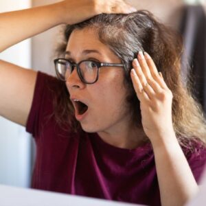 Envelhecimento Capilar Precoce: Causas, Prevenção e Tratamentos Naturais