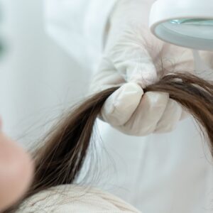 Biotina Faz o Cabelo Crescer? Descubra a Verdade e Como Usar