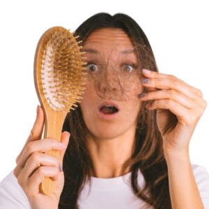 Falta de Vitamina B12 Faz Cair o Cabelo? Sintomas e Como Reverter