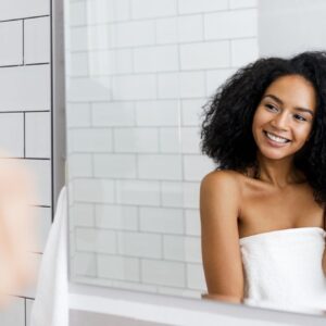 Cabelo Crespo: Guia Completo de Cuidados, Hidratação e Crescimento Saudável