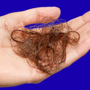 6 Erros Diários Que Estão Agravando Sua Queda de Cabelo Sem Aviso