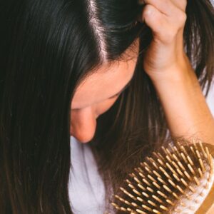 9 Situações em Que a Queda de Cabelo Não É Normal e Merece Atenção