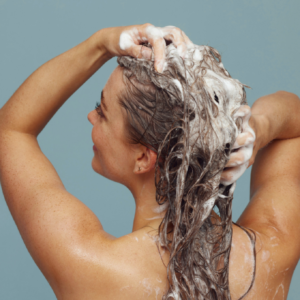 Co-wash: O Que É e Para Qual Tipo de Cabelo Funciona